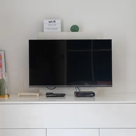 Warta River Comfort By Bookinghost شقة بوزنان